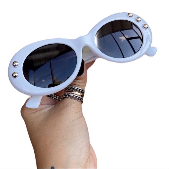 White sunglasses with studs handmade leather pouch - Picture 14 of 14